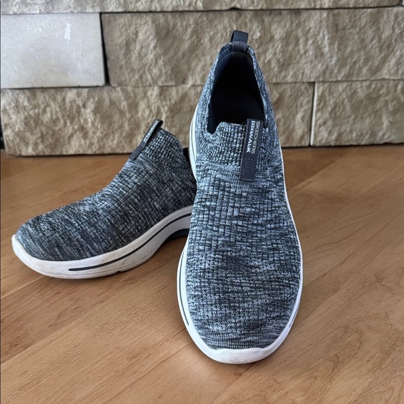 Skechers Arch Fit Slip On Knit Sneakers Shoes -‎ Sz 10 - Navy White - Picture 1 of 8